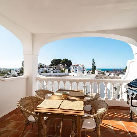 Newly Renovated Townhouse With Sea View And Pool Hébergement de vacances
