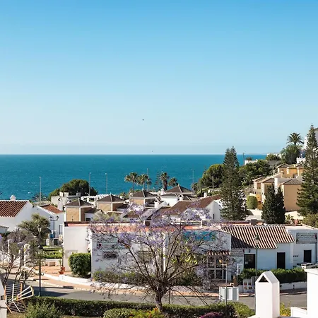 Newly Renovated Townhouse With Sea View And Pool Hébergement de vacances Nerja