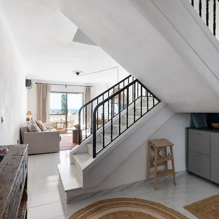 Hébergement de vacances Newly Renovated Townhouse With Sea View And Pool