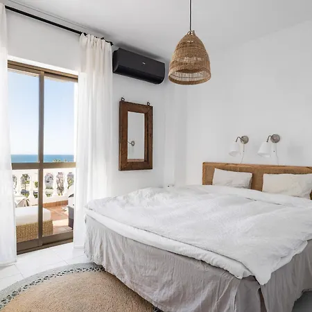 Hébergement de vacances Newly Renovated Townhouse With Sea View And Pool