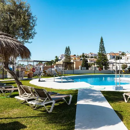 Newly Renovated Townhouse With Sea View And Pool Hébergement de vacances *