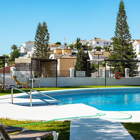 Hébergement de vacances Newly Renovated Townhouse With Sea View And Pool Nerja