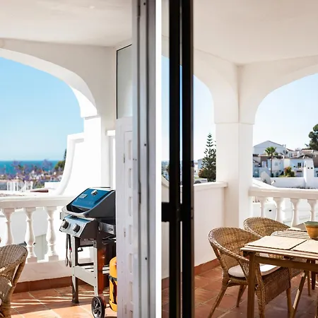 Newly Renovated Townhouse With Sea View And Pool Hébergement de vacances